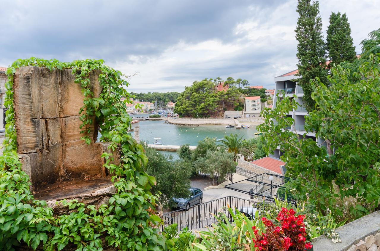 Rooms Mihaela Marija Rab Town Bagian luar foto
